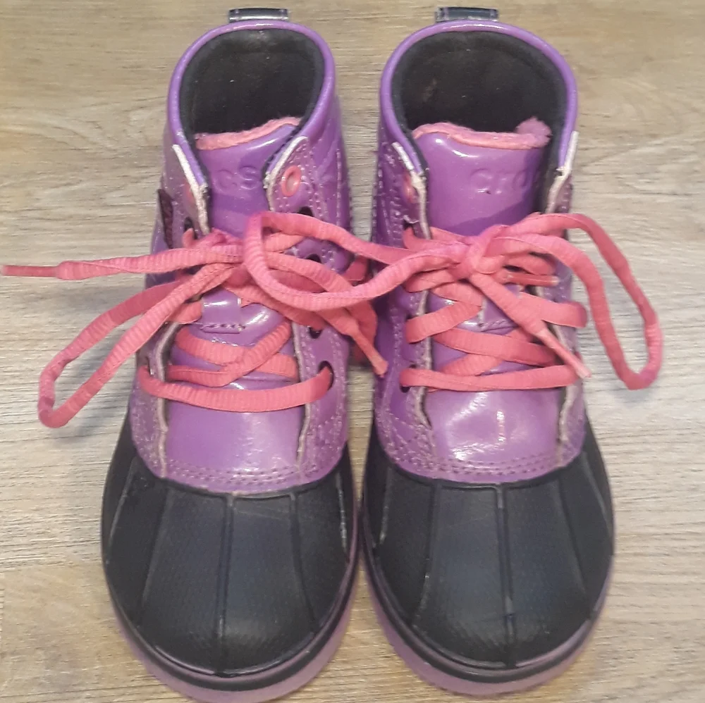 Crocs Girls AllCast Patent Duck Boots - Size C11 Purple / Black Boots - Picture 6 of 11